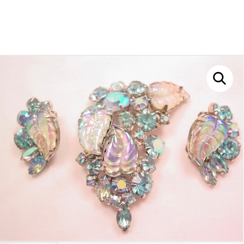 Vintage Beautiful Light Blue Leaf Rhinestones Pin and Earrings Set